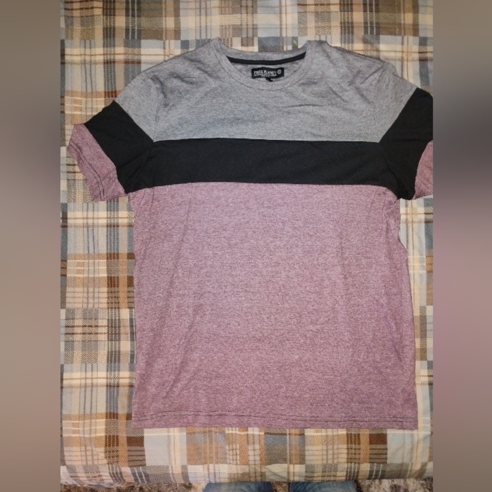 Free 🌎 Planet T-shirt9 - Picture 3 of 4